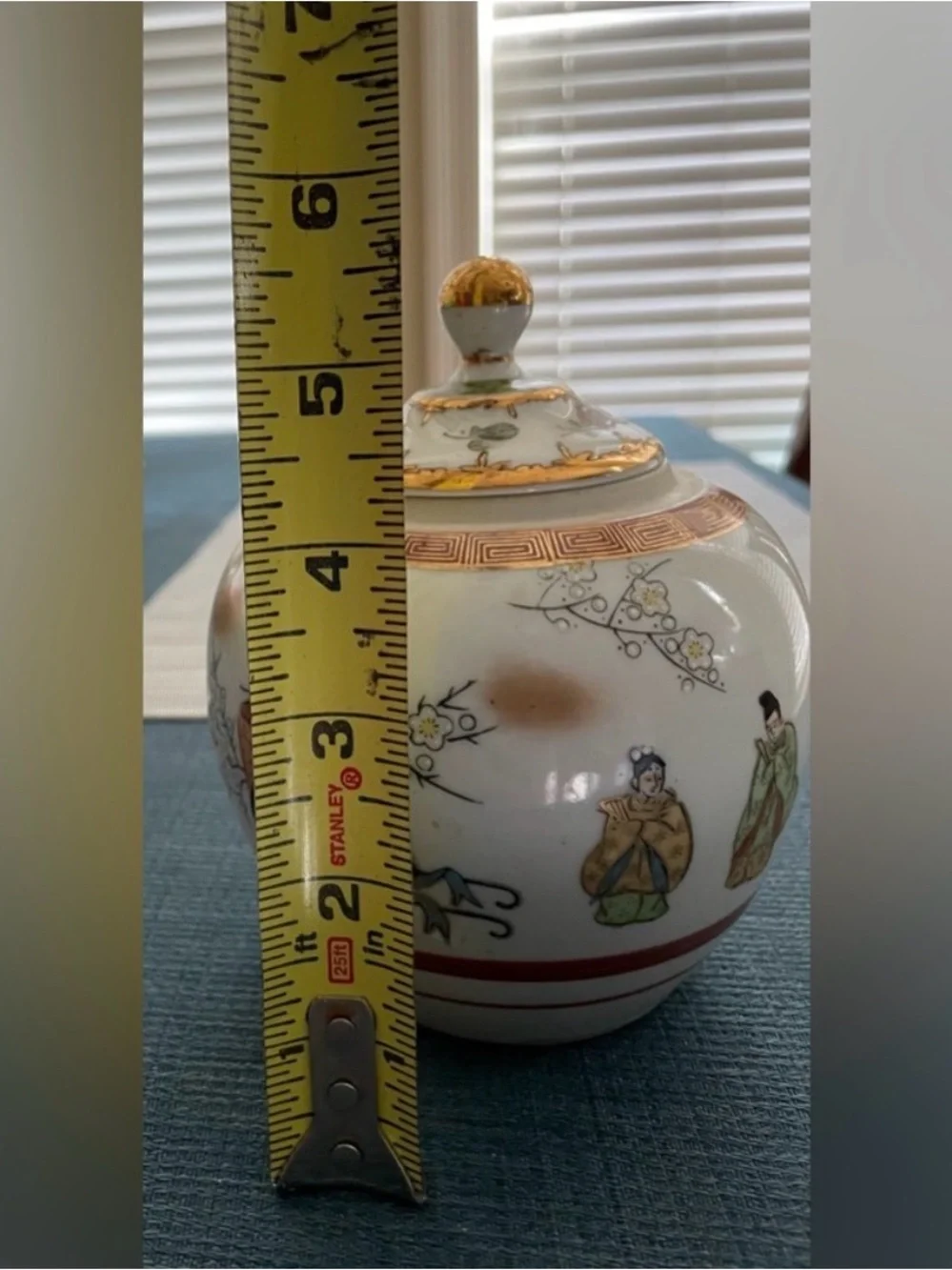 Vintage Japanese Kutani Porcelain Lidded Temple Jar Figural Calligraphy